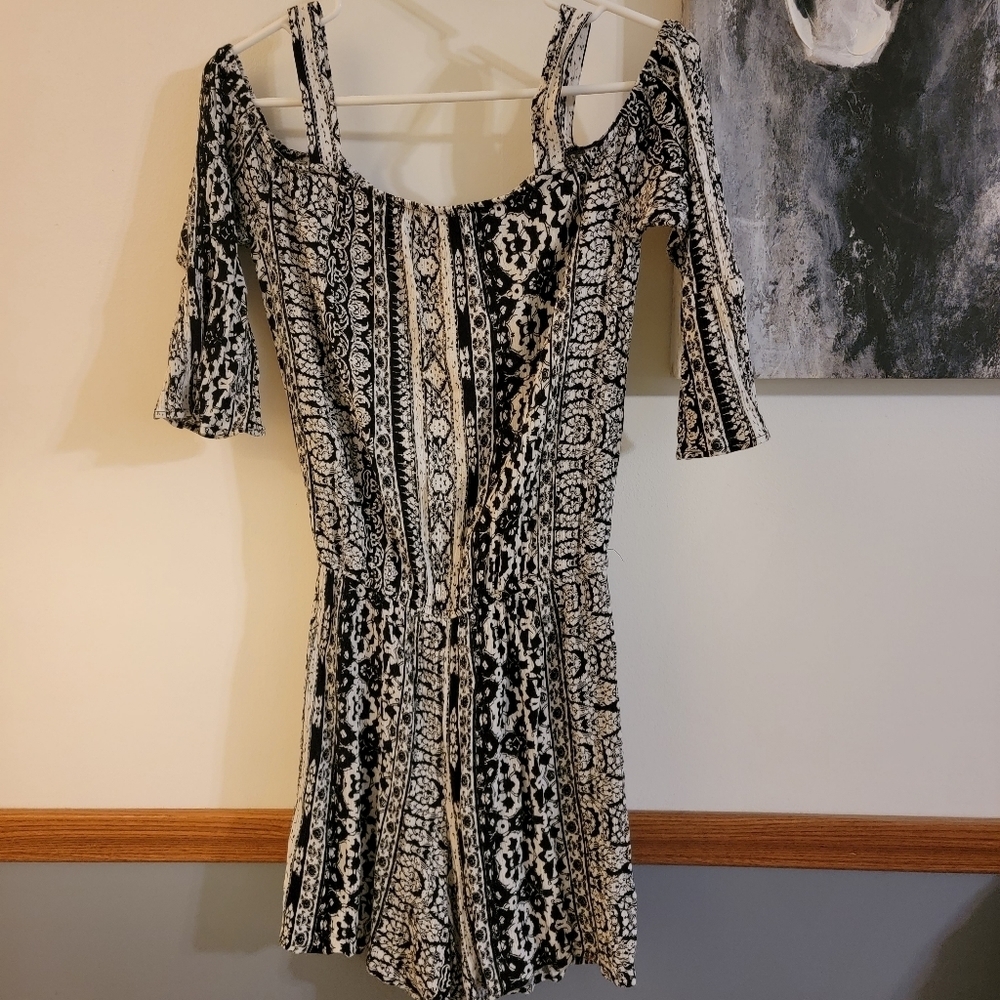 Apt 9 Cold Shoulder Romper With Small Bell Sleeves, Size XS